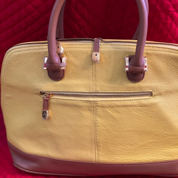 Women - Picture 6 of 6